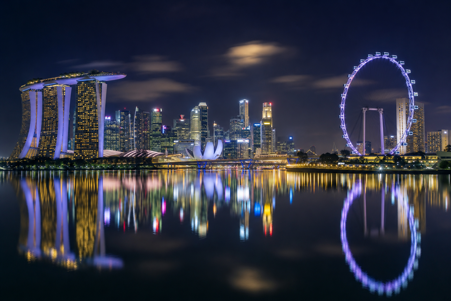 Ночная панорама Marina Bay в Сингапуре